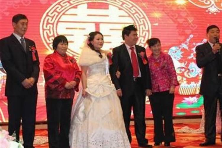 梦见爷爷奶奶爸爸妈妈穿婚服的预兆