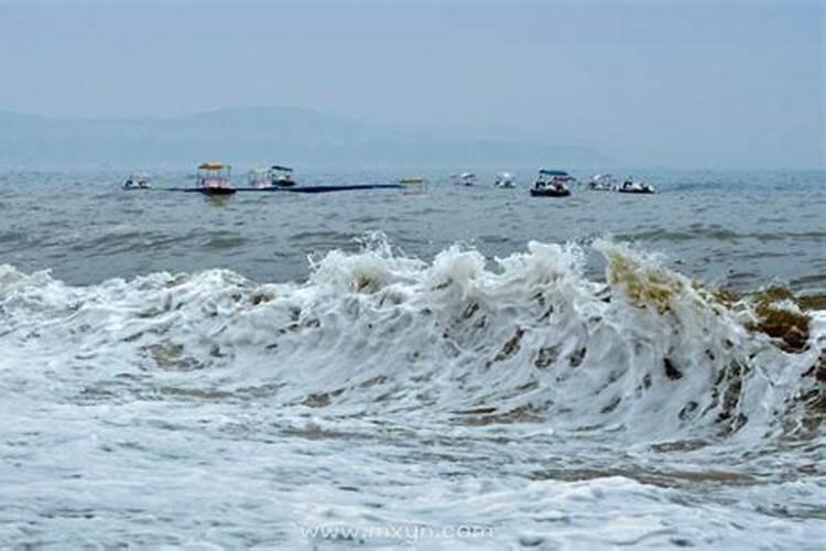 梦见海浪冲自己身上的预兆