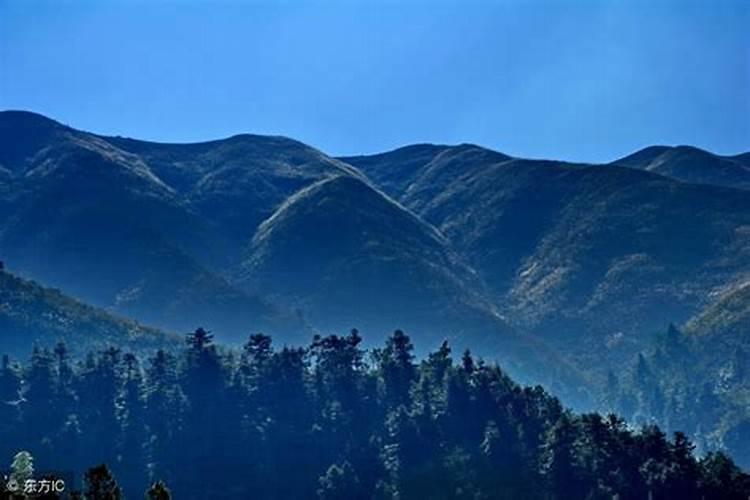 女人梦见大山啥意思