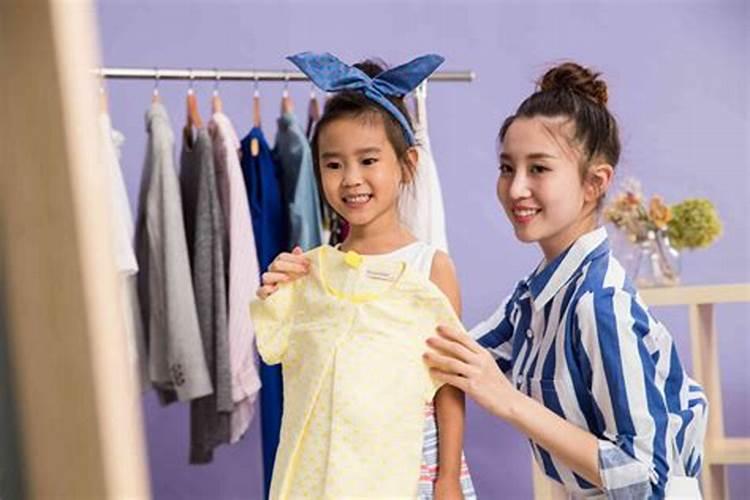 梦见妈妈给一大笔钱让我买衣服